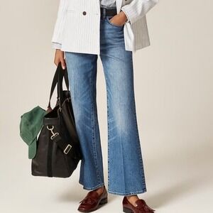 J. Crew Charley kickout cropped jean Size 27 Petite